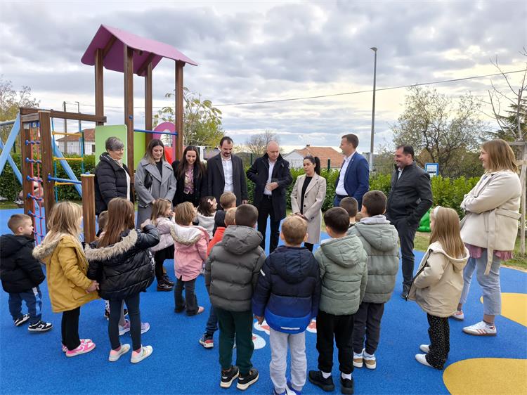 Slika /Ministar Šipić - fotografije/Stankovci 4.jpeg